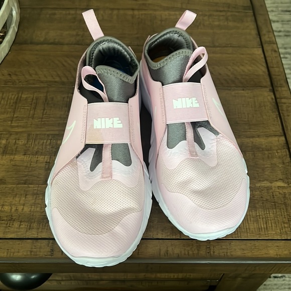 Nike sneakers size 6 - Picture 2 of 6